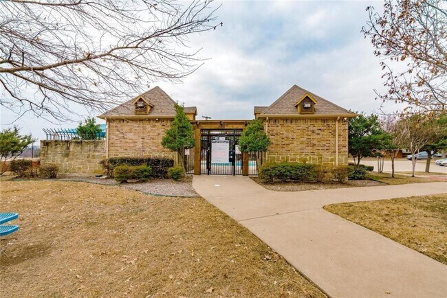 Building Photo - 625 Hutchins Dr