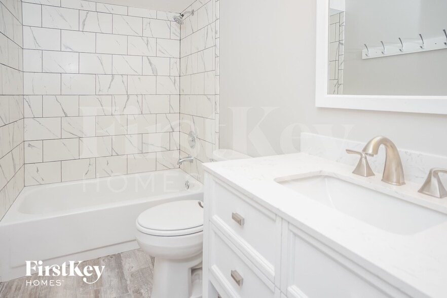 Building Photo - 935 Saffron Ln