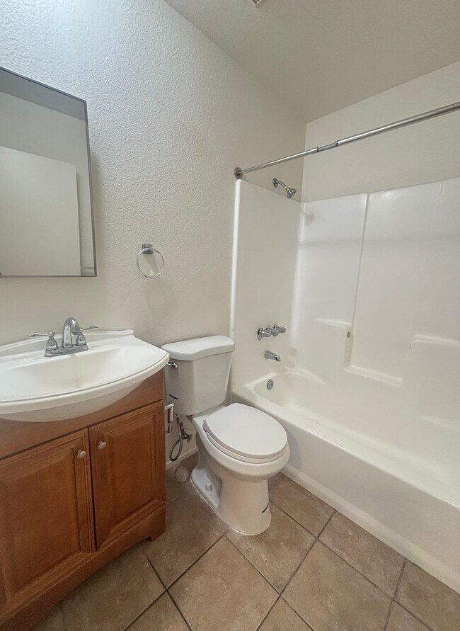 Building Photo - West Lancaster Apartment