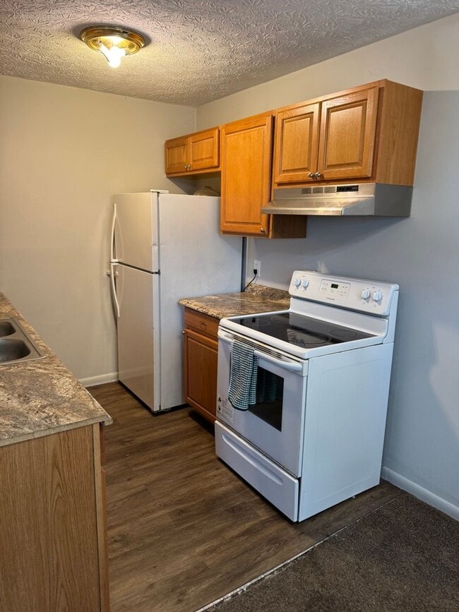 Building Photo - Bright & Fresh 2 Bedroom Apartment – Ready...