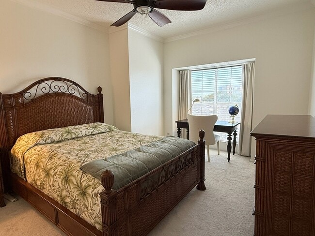 Building Photo - 921 Marine Dr
