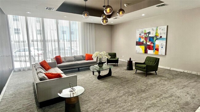Building Photo - 9225 Collins Ave