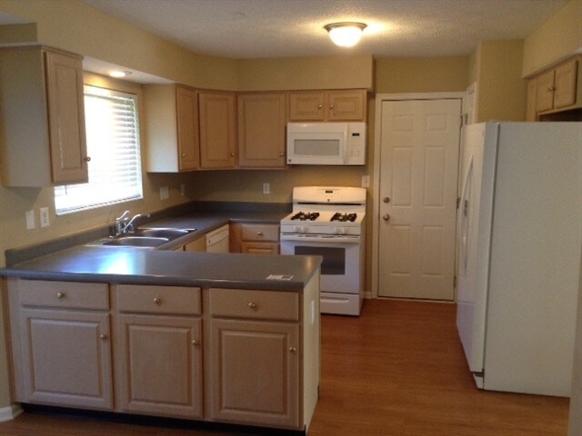 Building Photo - 725 Kent Cir