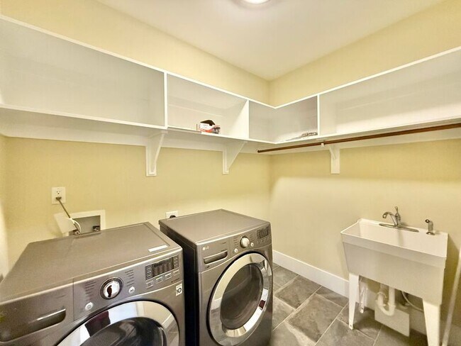 Building Photo - 5231 Melbourne Rd