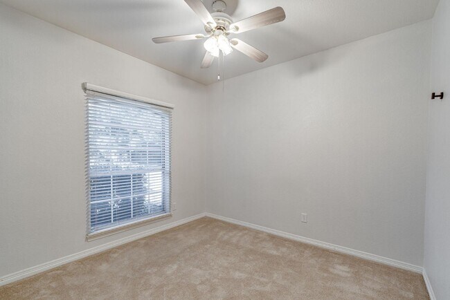 Building Photo - 1644 Greenway Ct