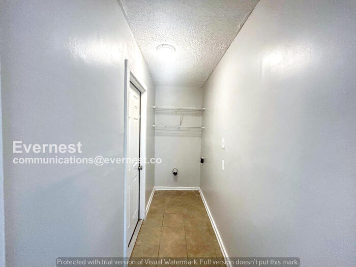 Building Photo - 2645 Eastbrook Dr