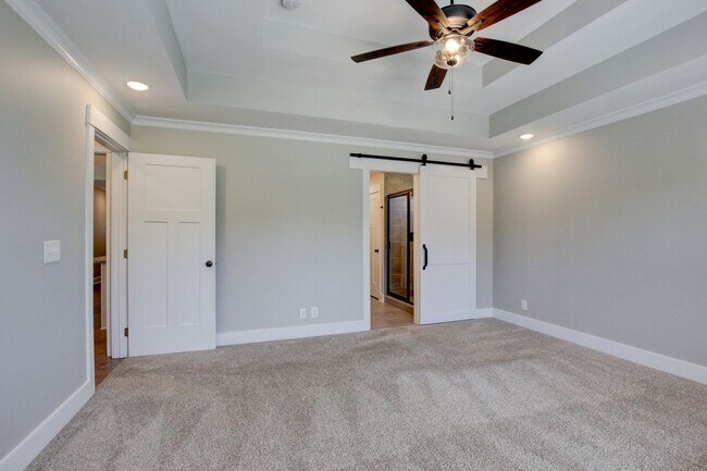 Building Photo - Fresh and Clean 3 bed/2 bath minutes from Exit 8.  Show Stopper!