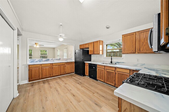 Building Photo - 2935 Auburn Dr