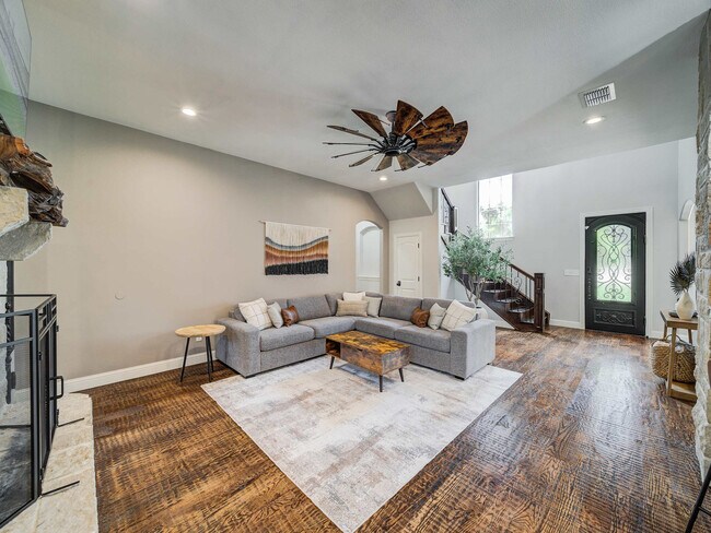 Primary Photo - 200 Cove Dr