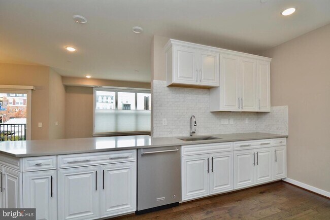 Building Photo - 3989 Norton Pl