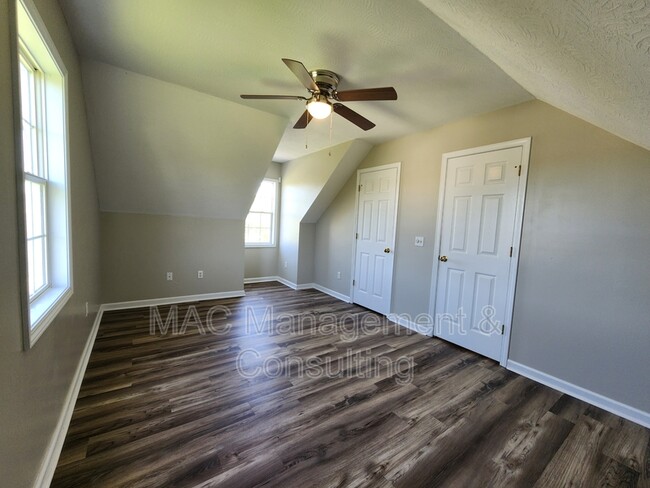 Building Photo - 1748 Bouton Dr