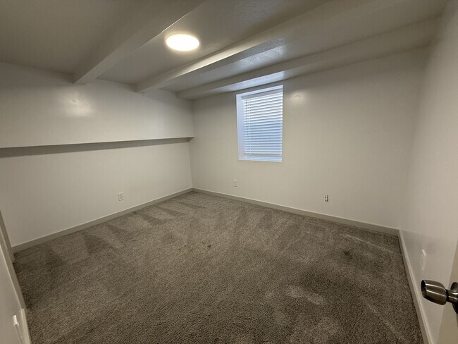 Building Photo - 1214 500 N