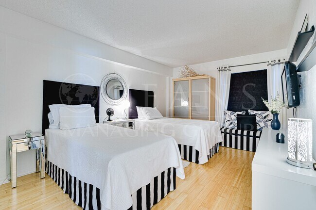 Building Photo - 2 bedrooms, 1 bath Condo located near the ...