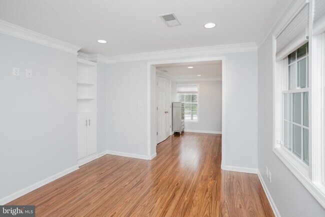 Building Photo - 2177 Chain Bridge Rd