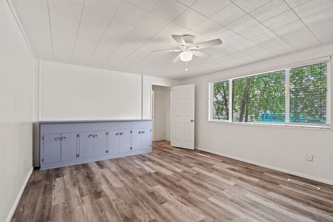 Building Photo - 1590 Nicholls Rd