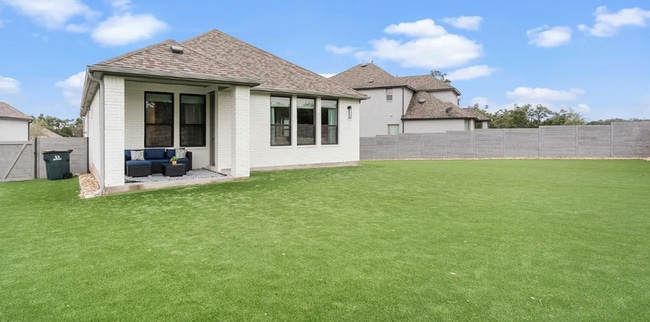 Building Photo - lovely turnkey 3bd fenced in yard