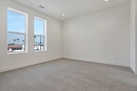 Building Photo - 683 W 17th St