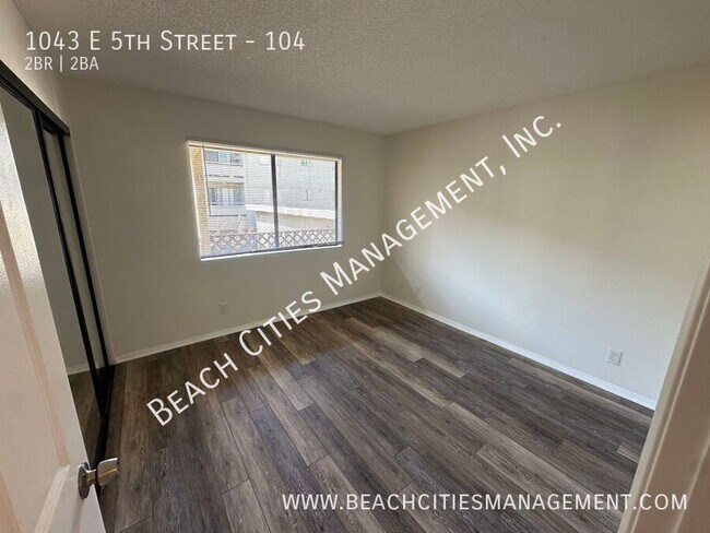 Building Photo - 1043 E 5th St