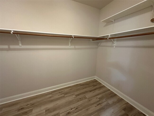 Building Photo - 19514 Brook Village Rd