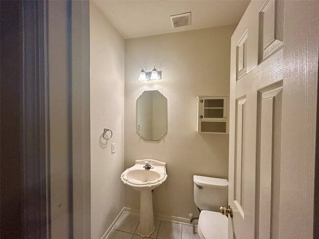 Building Photo - 14 N Winterport Cir