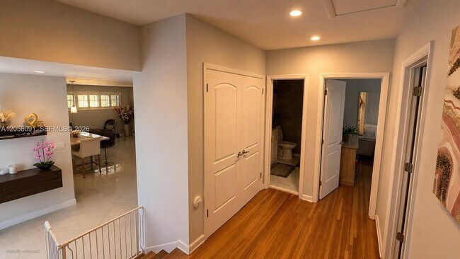 Building Photo - 565 NE 179th Dr