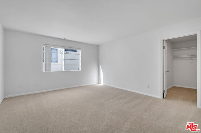 Building Photo - 2050 S Bentley Ave