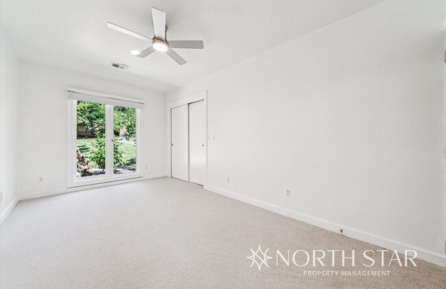 Building Photo - Newly renovated stunning lakefront home.