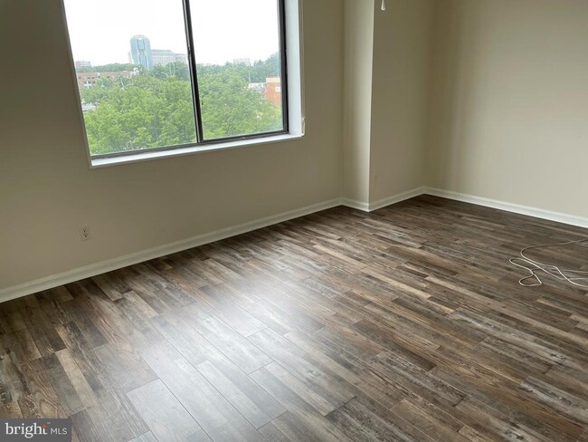 Building Photo - 3713 S George Mason Dr