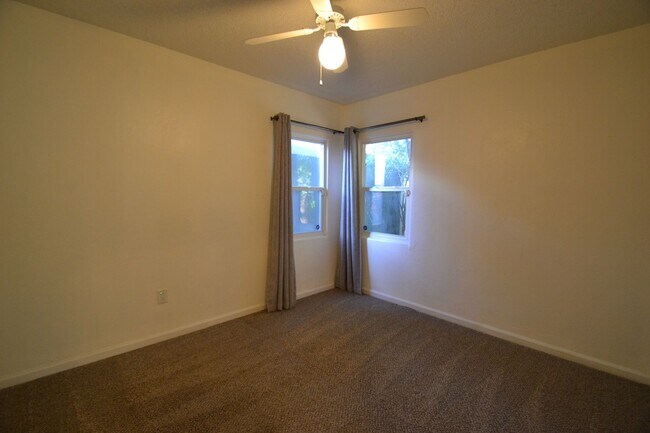 Building Photo - 322 Park Ln