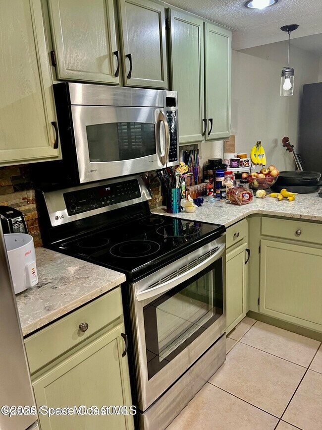 Building Photo - 8707 Bay Ct