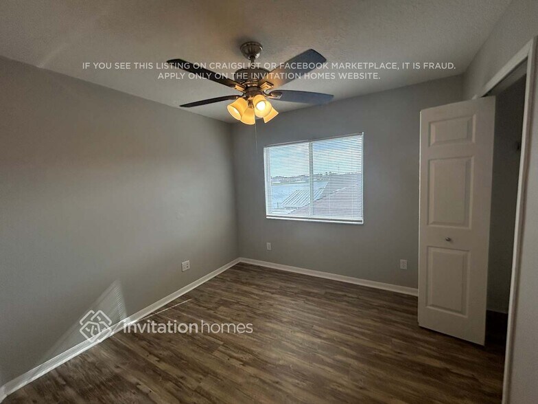 Building Photo - 10504 Lakeside Vista Dr