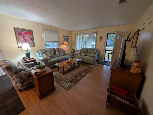 Building Photo - 104 Sharyn Ln