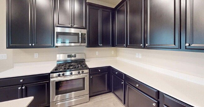 Building Photo - 3965 Cloverdale Ct