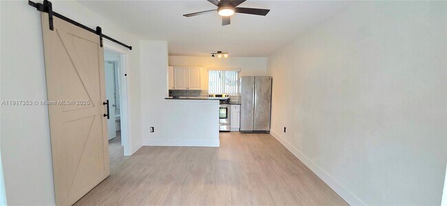 Building Photo - 1540 NE 118th St