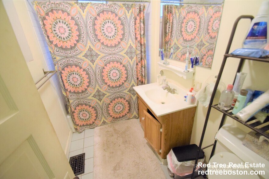 Building Photo - 44 Easton St