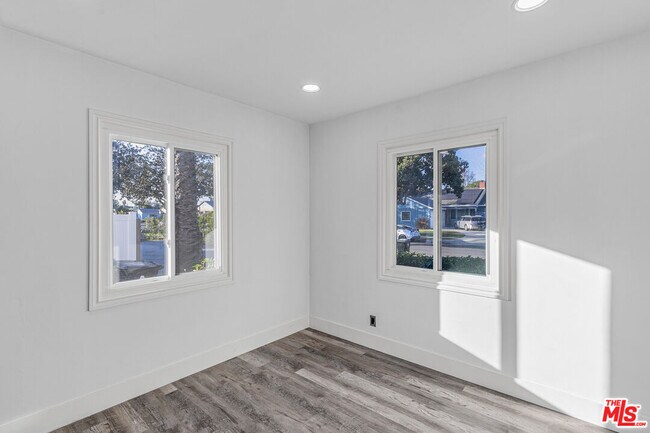 Building Photo - 13536 Hamlin St