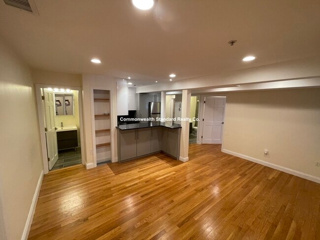 Building Photo - 1801 Beacon St