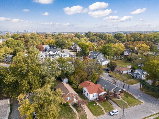 Building Photo - 8511 Florence Ave