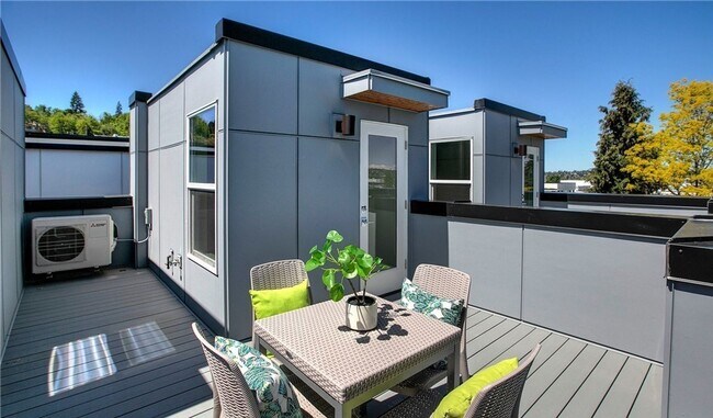 Building Photo - Magnolia Townhome