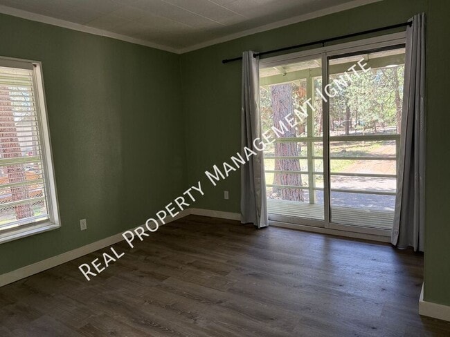 Building Photo - 18633 River Woods Dr