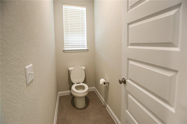 Building Photo - 8108 Ausblick Ave