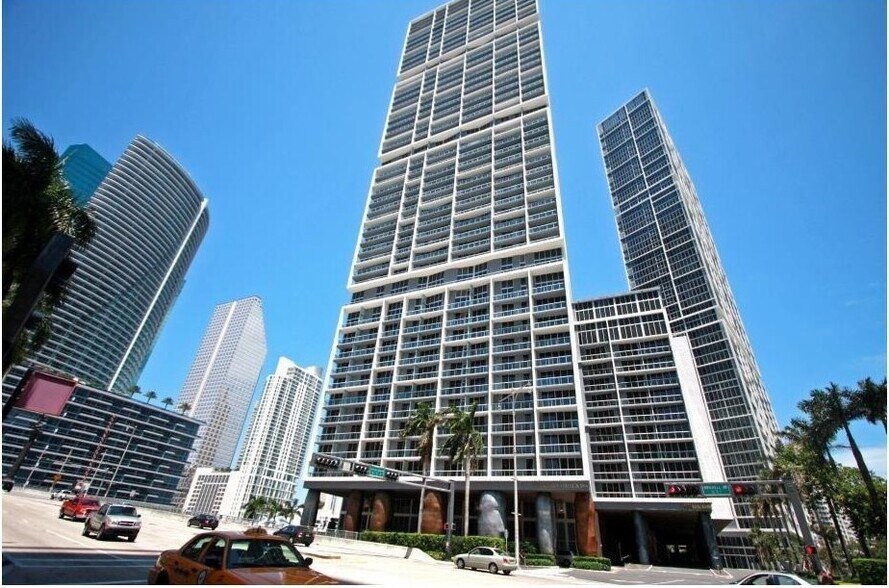 Building Photo - 495 Brickell Ave
