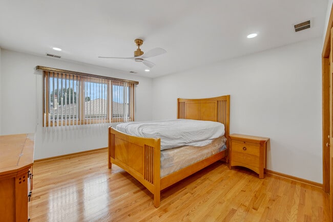 Building Photo - 9131 Delphia St