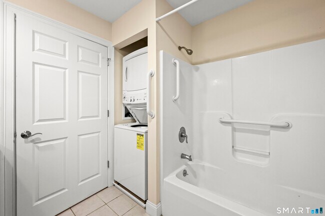 Building Photo - 24 Hartford Rd