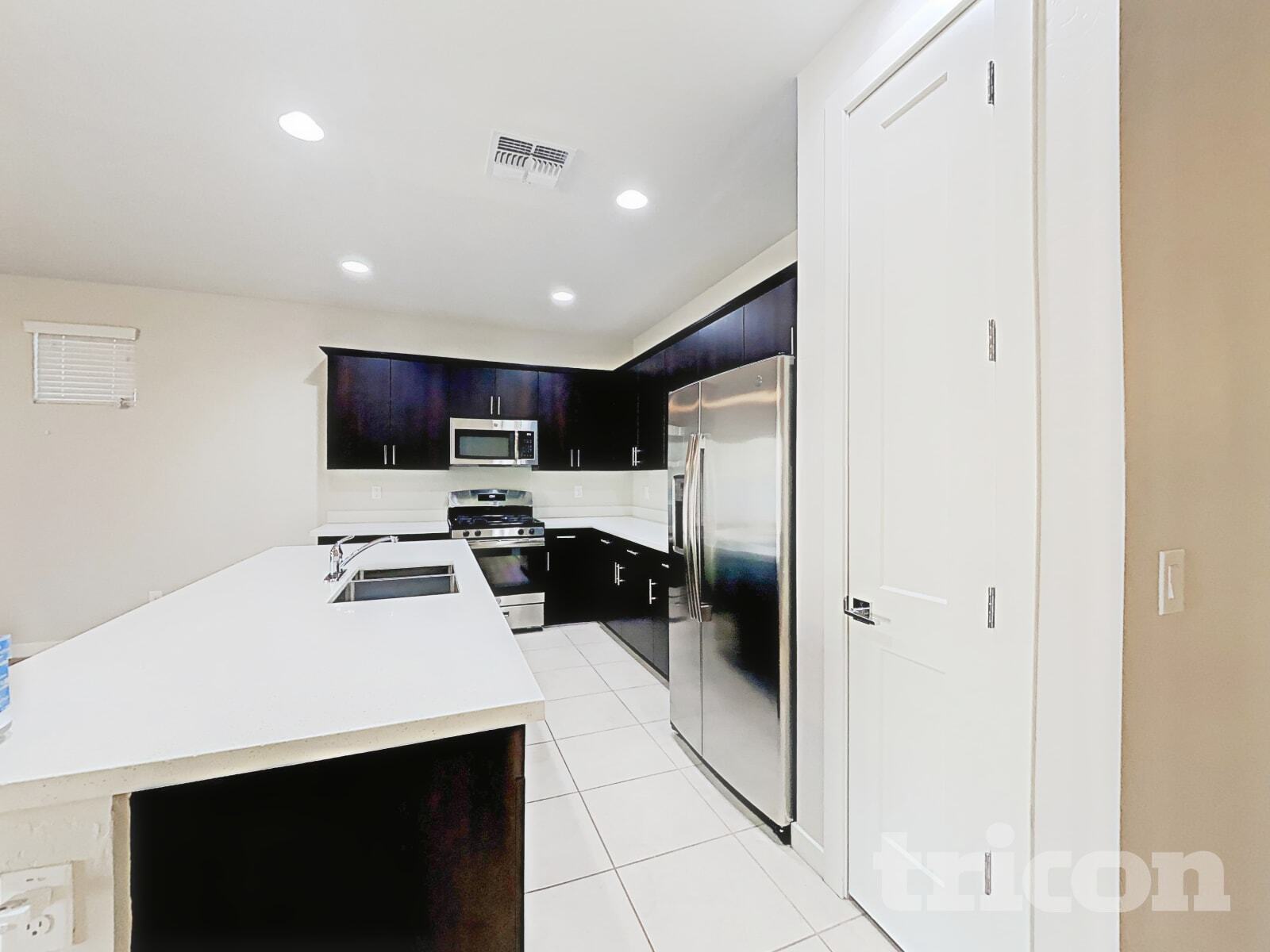 Building Photo - 42246 W Balsa Dr