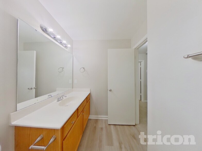 Building Photo - 1548 Hollow Maple Dr