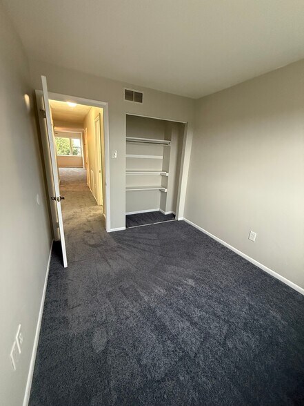 Building Photo - 3362 Fairdale Rd