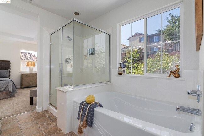 Building Photo - 411 Canyon Ct