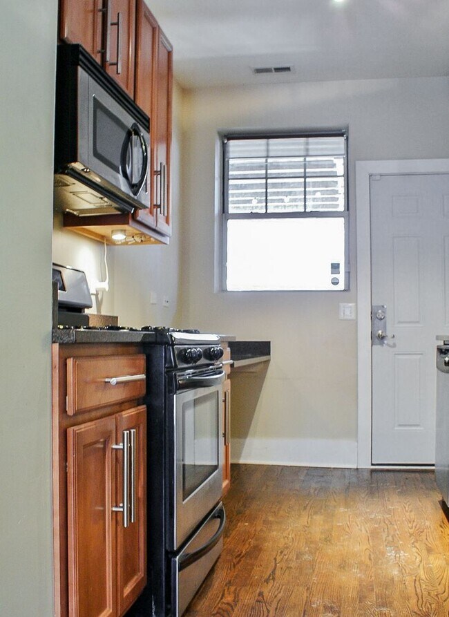 Building Photo - 3455 N Wolcott Ave