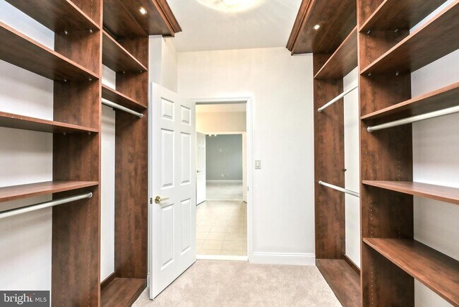 Building Photo - 6916 Birkenhead Pl